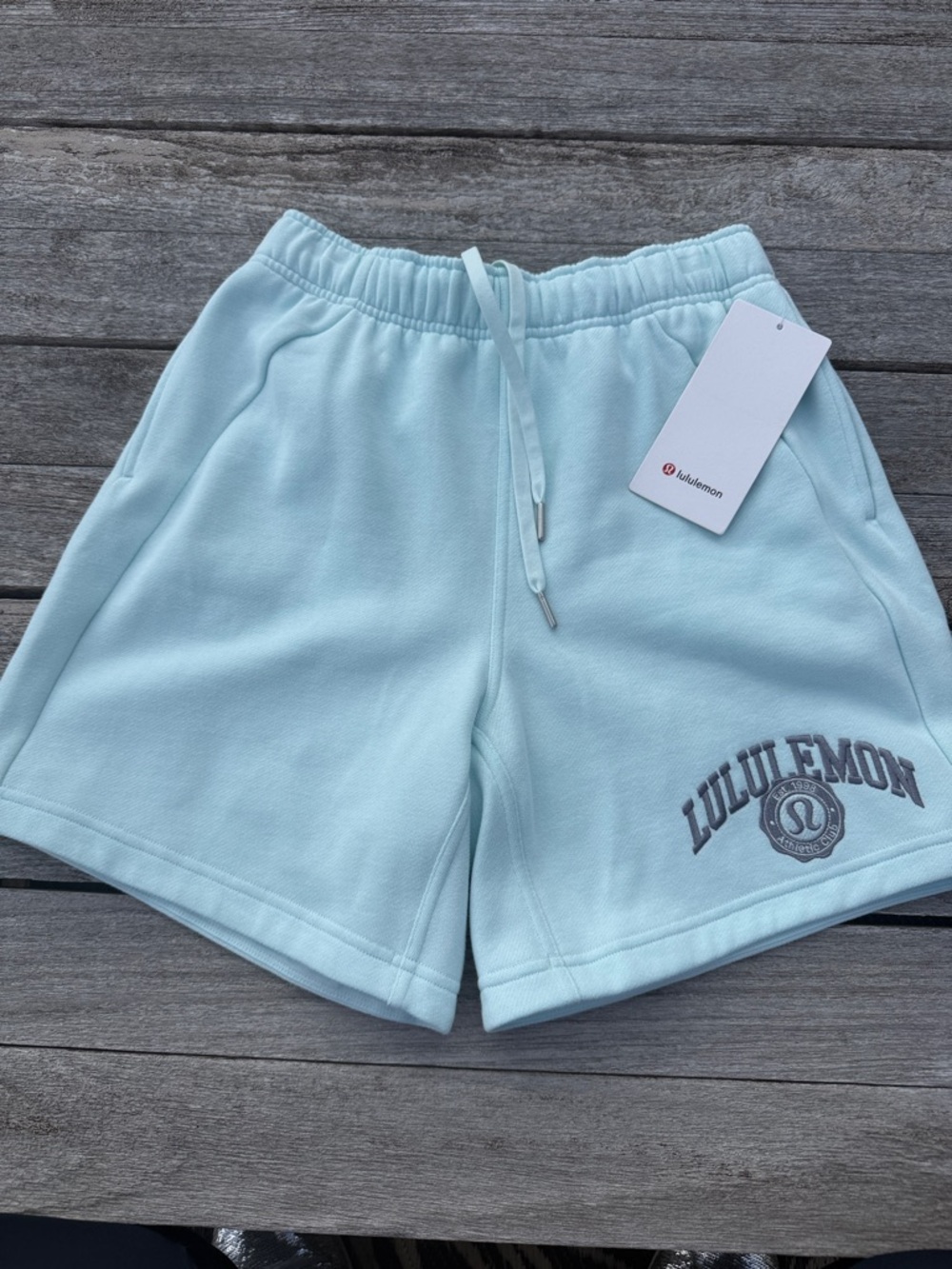 Lululemon Scuba Mid-Rise Oversized Short‎ 7" Graphic Mint Breeze size XS NWT